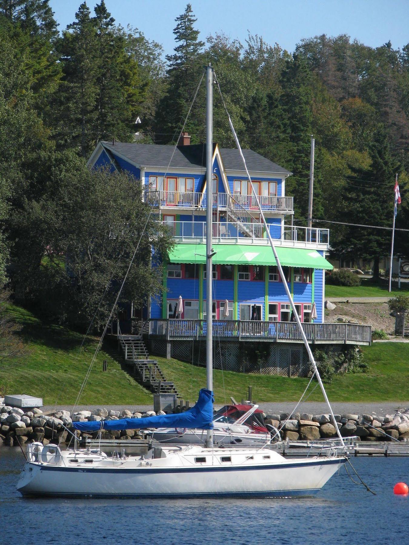 The Tuna Blue Inn Hubbards Exterior photo